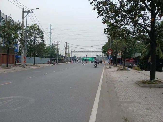 Cho Thuê 1.600M2 Đất Tc Ngay Vòng Xoay Phú Hữu