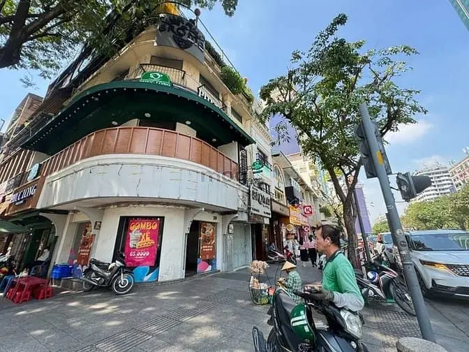 Cho Thuê Nhà Góc 2Mt Phố Đi Bộ Nguyễn Huệ - Phù Hợp F&B, Showroom