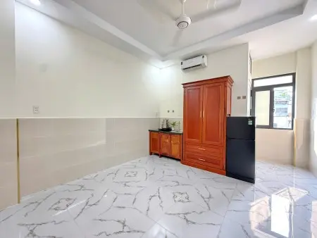Studio Full Nội Thất Cửa Sổ Lớn Tại Cách Mạng Tháng 8, Gần Công Viên Lê Thị Riêng
