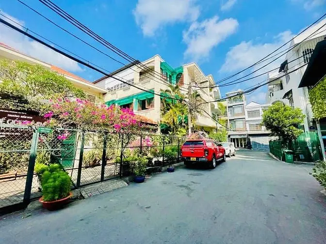 Cho Thuê Biệt Thự Hẻm Phan Văn Trị - Dt Đất 1200M2 Biệt Thự + Sân Vườn