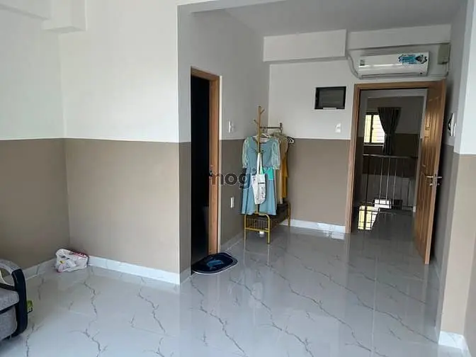 Chỉ Còn 1 Phòng Lửng Có Ban Công Mới Xây