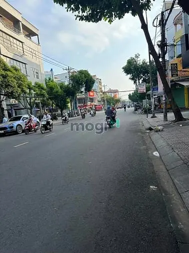 Biệt Thự Siêu Sang Trọng Khu Dân Cư Vip Ao Sen, 10X20M, 3.5 Tấm, 32 Tỷ