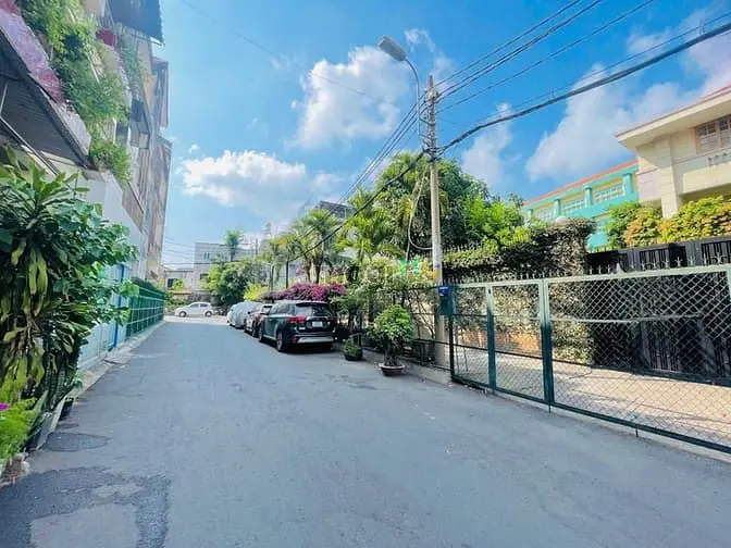 Cho Thuê Biệt Thự Hẻm Phan Văn Trị - Dt Đất 1200M2 Biệt Thự + Sân Vườn