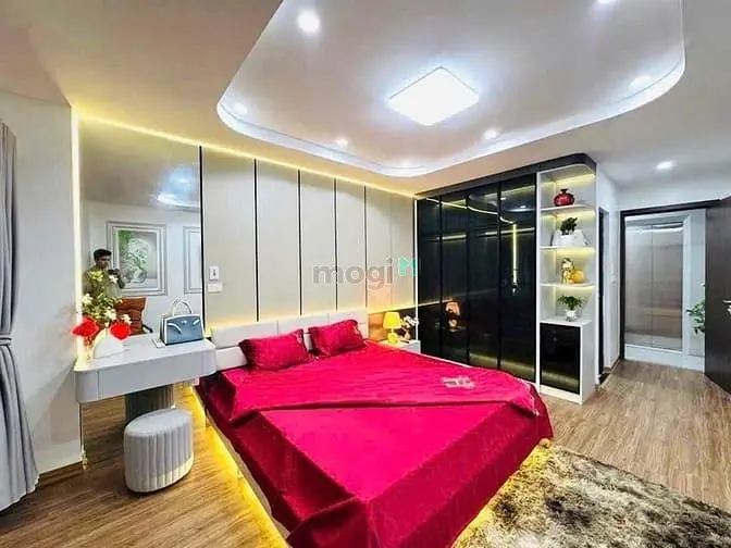 Nhà Đẹp Mặt Hồ Ba Mẫu _Ô Đồng Lầm _Đống Đa _40M 7 Tầng Thang Máy Full