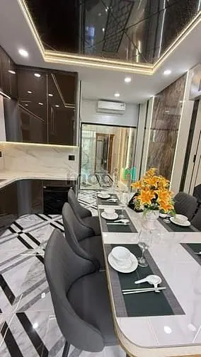Nhà Đẹp Tân Bình Có Tháng Máy Xe Hơi Đậu Ngày Đêm