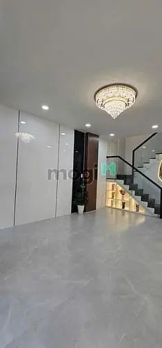 Ngan 4,5M Cực Hiếm Kế Bên Vòng Xoay Lê Đại Hành Quận 11