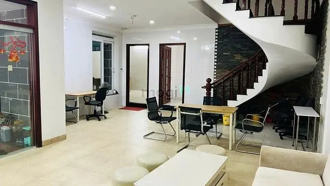 24 Tỷ! Bán Khuôn Đất Xây Cao Hẻm Xe Hơi Ngay Vincom Nguyễn Xí - 10X16M