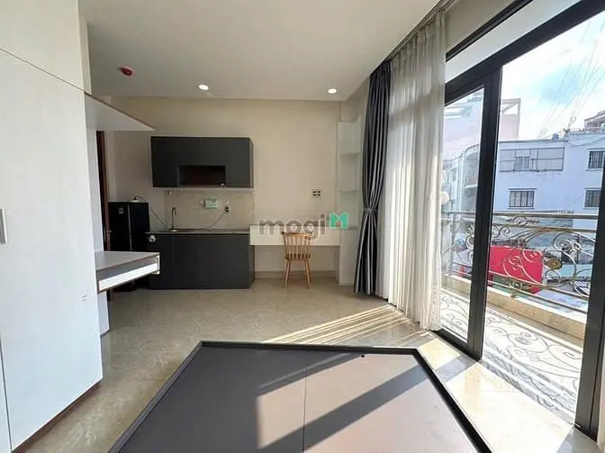Balcony Studio Thang Máy Full Nội Thất Ngay Phan Xích Long