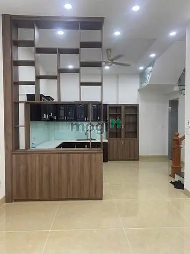 Bán Nhà 1 Trệt 3 Lầu Đường 182 Ngay Trường Thpt Dương Văn Thì