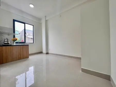 Phòng Cửa Sổ Trời Mới Xây - Thang Máy Bùi Đình Túy
