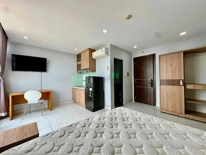 Balcony Studio New 100% Thang Máy Ngay Khu Phố Ẩm Thực Phan Xích Long