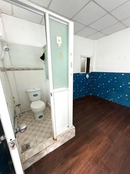 Phòng Tầng 1 - Cửa Sổ - Tolet Riêng - Ban Công Chung Thoáng, Có Sân Xe Trong Nhà, Giờ Giấc Tự Do.
