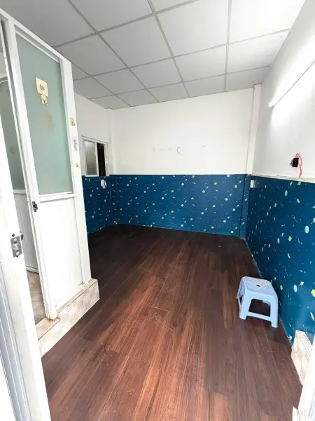 Phòng Tầng 1 - Cửa Sổ - Tolet Riêng - Ban Công Chung Thoáng, Có Sân Xe Trong Nhà, Giờ Giấc Tự Do.