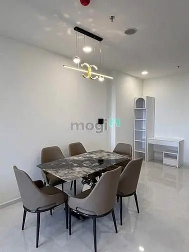 Ch Gần Sân Bay,View Landmack81,Shr,Hđ Thuê 13/Tháng,2Tỷ2 Bank 80%.