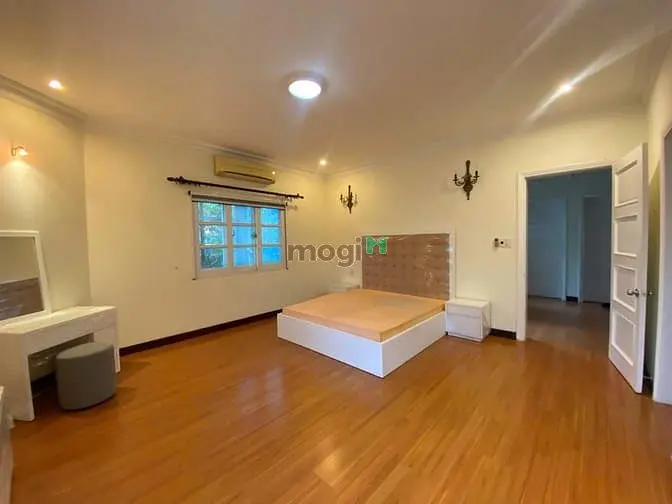 Nguyên Căn+Hồ Bơi (10X22M) Thảo Điền, Q2 - 1 Trệt 2 Lầu. Giá 78Tr/Th