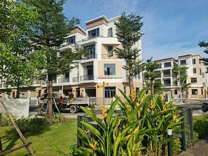 Bán Căn Nhà Phố Alk09, Kiểu Xẻ Khe Căn Góc Cực Thoáng Ngay T&T Long An