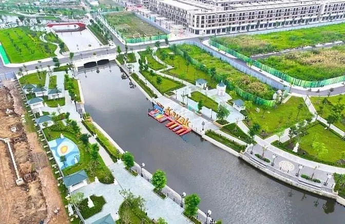 Bán Căn Nhà Phố Alk09, Kiểu Xẻ Khe Căn Góc Cực Thoáng Ngay T&T Long An