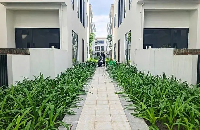 Bán Căn Nhà Phố Liền Kề Kiểu Xẻ Khe Số Alk08-* Ngay Trường Mầm Non