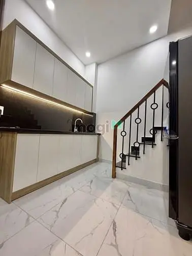 Nhà Hẻm Xe Tải - 3 Tầng - Nở Hậu