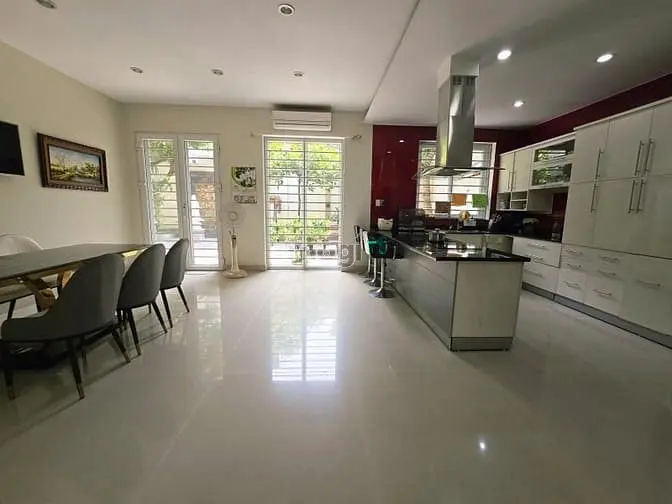 Phố Nguyễn Văn Cừ - Ô Tô Tránh – 291 M2 3 T – Mt 9.5 M – Giá 72.8 T
