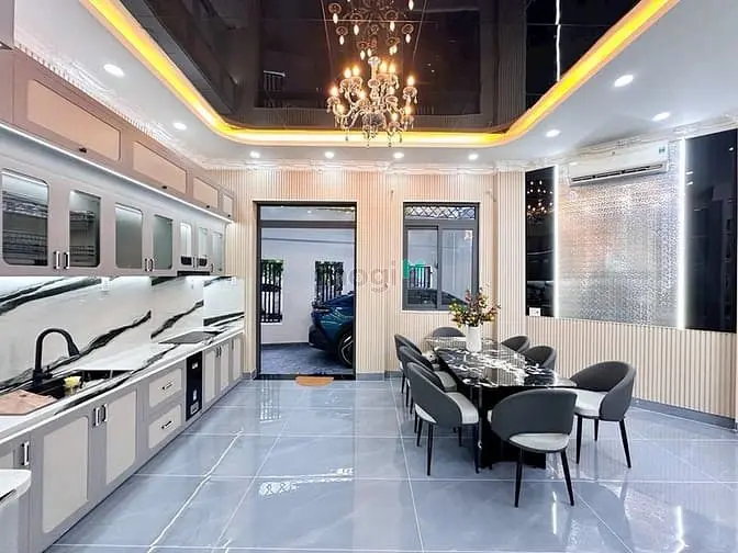 Nhà Góc Phố - Không Gian Thoáng Mát- Đường Rộng 8M 2637 Huỳnh Tấn Phát