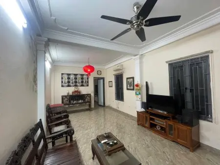Nhà Ở Có Sân Vườn Rộng Rãi Thoáng Mát