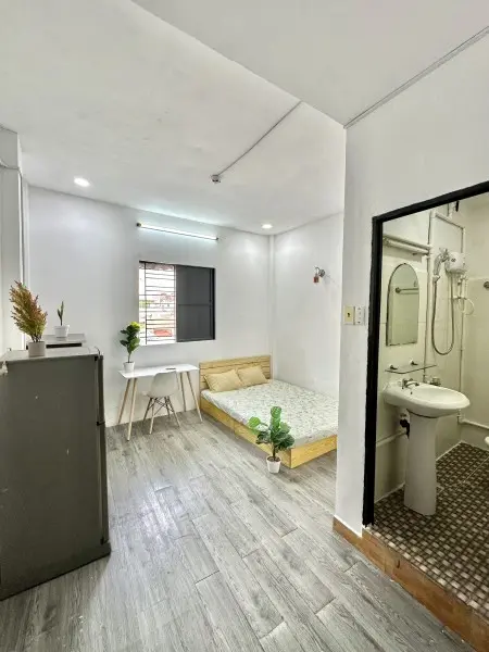 Phòng Full Nội Thất Cửa Sổ Hoàng Sa Q3
