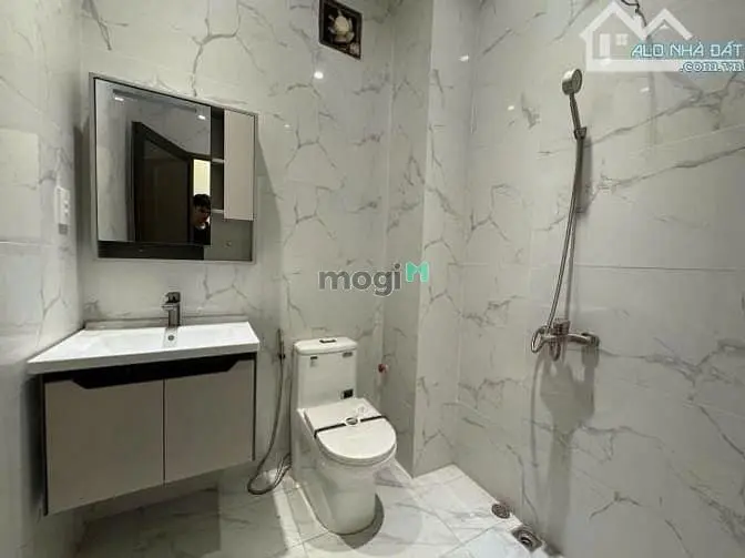 Cho Thuê Nhà Mặt Tiền Trần Bình Trọng, Phường 2, Quận 5