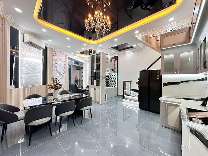 Nhà Góc Phố - Không Gian Thoáng Mát- Đường Rộng 8M 2637 Huỳnh Tấn Phát