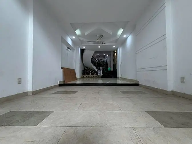 Cho Thuê Nhà Nguyên Căn Mtkd 31 Đào Duy Anh, Phú Nhuận, Dtsd: 360M2.