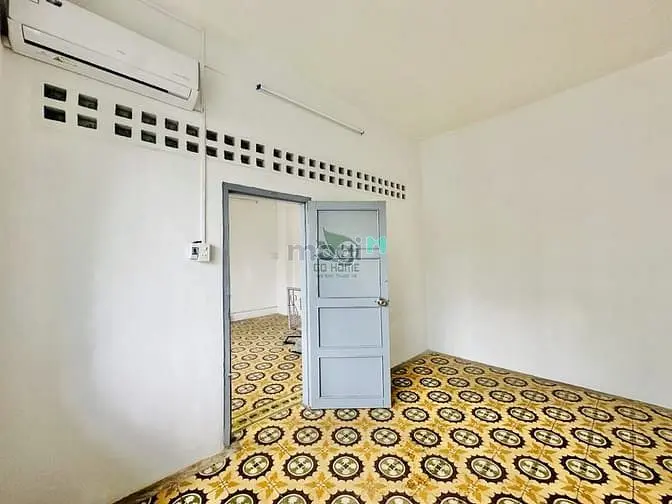 Cho Thuê Nhà Ở Kinh Doanh 3 Tầng 2 Phòng Khu Vực Chợ Đầm • 15 Triệu