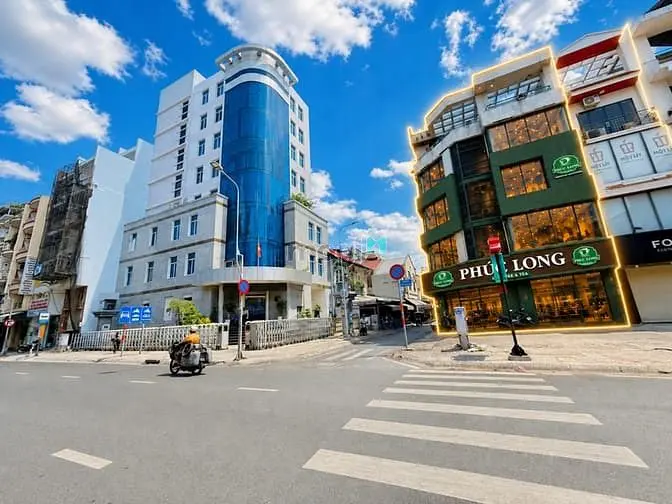 Cho Thuê Nhà Góc 2Mt Trần Hưng Đạo Q.5 - Dt 8X16M, Cafe Phúc Long Cũ