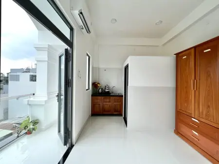 Phòng Ban Công Lớn Sạch Sẽ An Ninh Gần Đh Văn Lang Cs 3