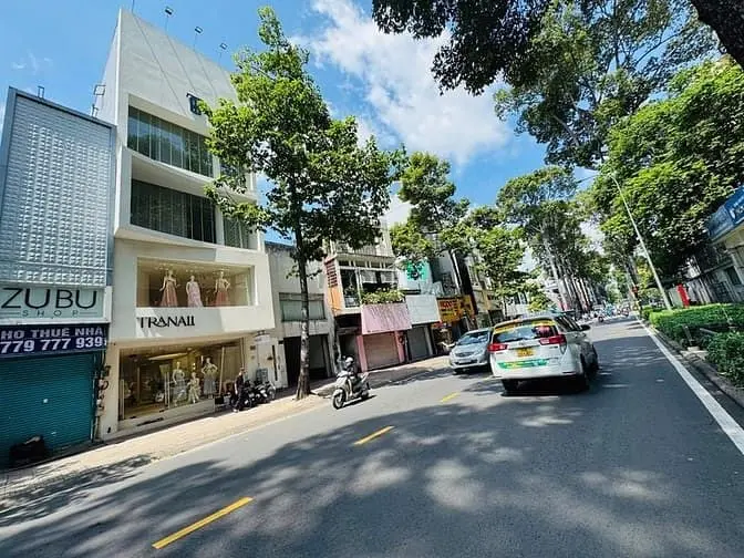 Cho Thuê Nhà Góc 2Mt Số: 15 Đường Nguyễn Trãi, Phường 2, Quận 5, Hồ Ch