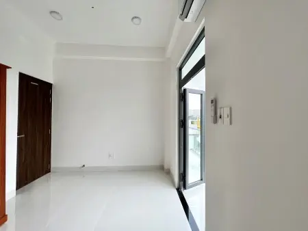Phòng Ban Công Lớn Sạch Sẽ An Ninh Gần Đh Văn Lang Cs 3