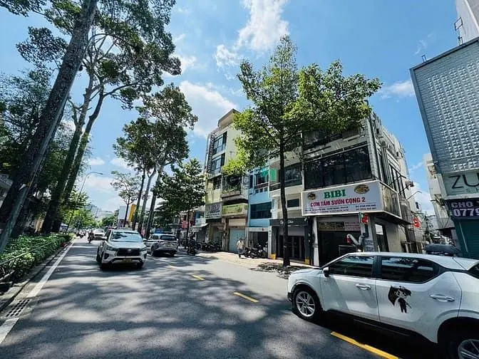 Cho Thuê Nhà Góc 2Mt Số: 15 Đường Nguyễn Trãi, Phường 2, Quận 5, Hồ Ch