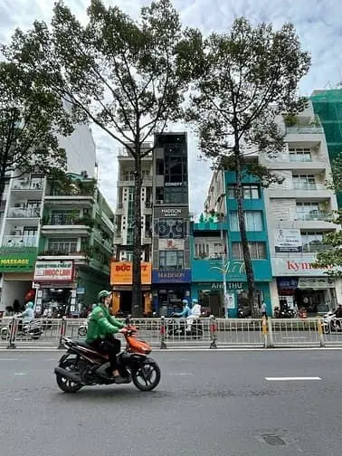 Tòa Nhà Mặt Tiền Trần Hưng Đạo – Q1, 6 Tầng , Thang Máy Chỉ 49 Ty