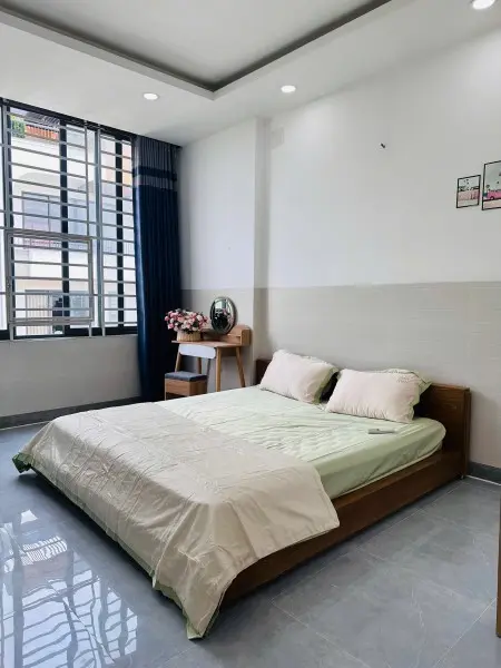 Thang Máy - Trống Sẵn Ở Ngaymặt Tiền Ngay Thạch Lam - Văn Cao