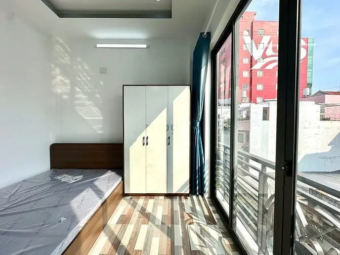 Cho Thuê Studio Tách Bếp Balcony 40M2 Thang Máy Khu Phan Xích Long