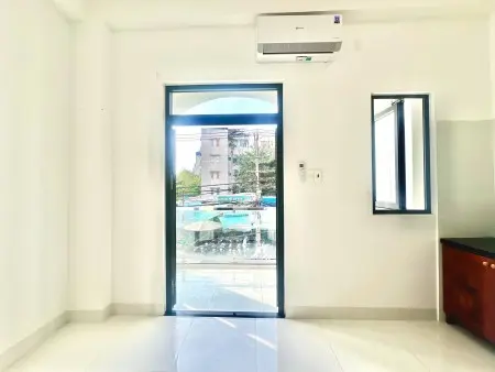 Phòng Ban Công Đón Nắng Ngay Đường Lê Ngã