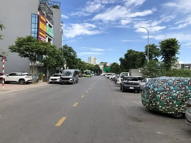 Phố Bồ Đề – Long Biên – Ô Tô - 51 M2 -Đất – Mt 3.5 M – Giá 10.9 Tỷ.