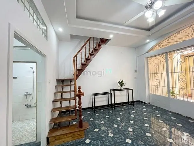 Bán Nhà Âu Cơ 2 Tầng - 65M2 Vuông Vức - Xe Hơi Tới Nhà - 5X Tỷ
