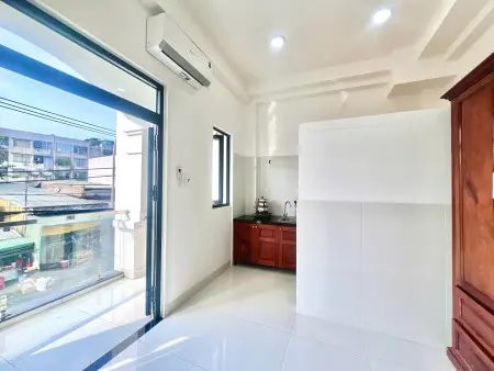 Phòng Mới Xây Có Bancông Full Nội Thất Gỗ Cao Cấp Tại Lê Ngã Gần Đầm Sen Đại Học Văn Hiến