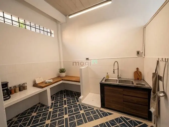 Bán Nhà Âu Cơ 2 Tầng - 65M2 Vuông Vức - Xe Hơi Tới Nhà - 5X Tỷ