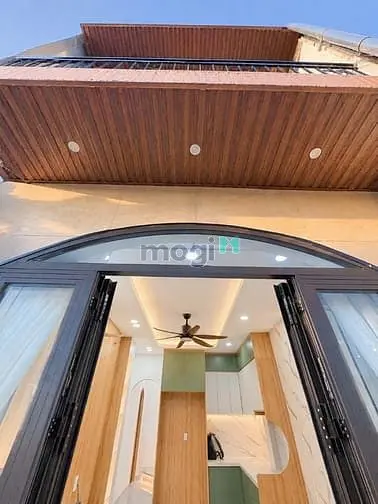 Nhà Võ Văn Tần Quận 3, 27M2 Nở Hậu, 3 Tầng Sân Thượng, Tặng Nội Thất
