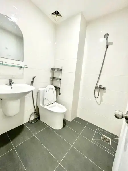 Cho Thuê Phòng Cửa Sổ Full Nội Thất Đi 5' Đại Học Kinh Tế Ueh - Đh Bách Khoa - Đh Hoa Sen Giá Ưu Đãi