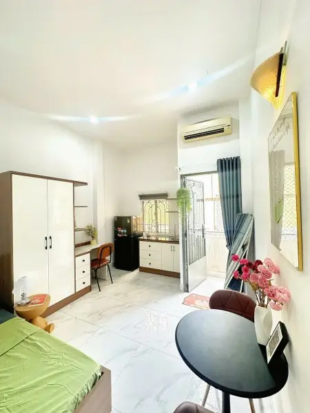 Cho Thuê Phòng Ban Công_Bạch Đằng, Bình Thạnh Gần Ngã Tư Hàng Xanh, Full Nội Thất, Giá 5.4Tr