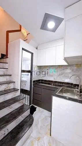 Nhà Mặt Tiền Đường Số 4 Quận 4, 21M2, 1 Trệt 3 Lầu 1 Tum, 3Pn 4Wc Đẹp
