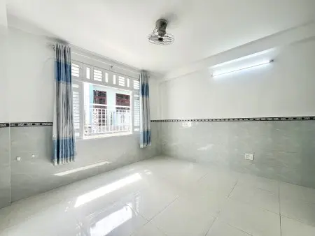 Cho Thuê Phòng Ban Công Máy Lạnh Siêu Thoáng, Ngay Đại Học Công Thương
