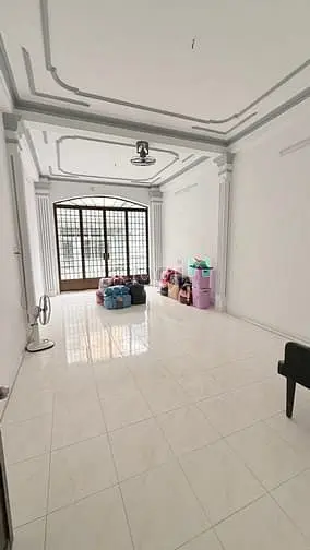 Bán Nhà 3 Tầng Ngay Chợ Vải - Lạc Long Quân - 66M2 - Nhỉnh 9 Tỷ